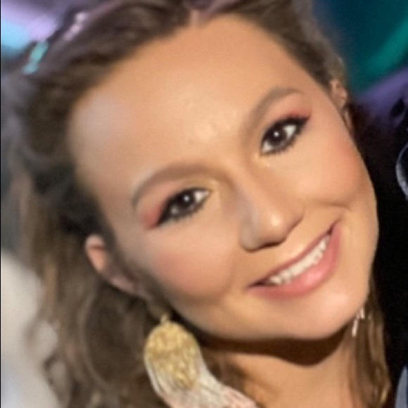 Meet your Posher, Taylor - Picture 11 of 11